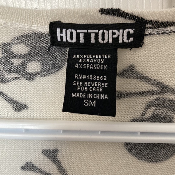 Hot Topic White & Black Skull & Crossbones Long Cardigan - Picture 4 of 5